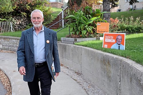 20092023
Brandon West NDP candidate Quentin Robinson door knocks on Sykes Boulevard in Brandon on Wednesday evening in advance of the provincial election.
(Tim Smith/The Brandon Sun)