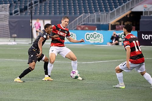 BROOK JONES / WINNIPEG FREE PRESS
Valour FC played to a 1-0 loss against Vancouver FC in Canadian Premier League action at IG Field in Winnipeg, Man., Wednesday, Sept 20, 2023. Pictured: Valour FC midfielder Dante Campbell fights for the soccer ball against Vancouver FC midfielder Renan Fernandes Garcia during first half play. 