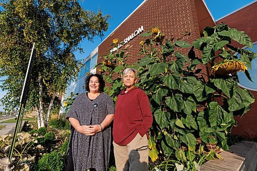 MIKE DEAL / WINNIPEG FREE PRESS
Sherry Wolfe Elazaar (left) and Kim Larcombe  (right) in the Healing Heart Garden at Temple Shalom, 1077 Grant Avenue, Friday morning.
See Brenda Suderman story
230915 - Friday, September 15, 2023.