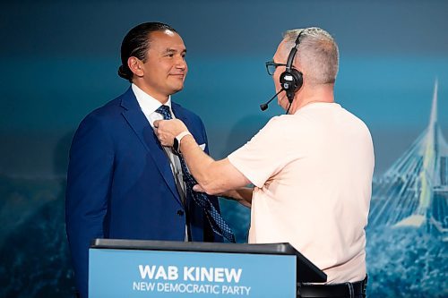 BROOK JONES / WINNIPEG FREE PRESS
CBC employee Jeff Stapleton (right) attaches a clip mic to the tie of Manitoba NDP Party Leader Wab Kinew moments before the start of the Manitoba Leaders' Debate hosted by CBC, CTV News and Gloobal News at CBC's Studio 41 in Winnipeg, Man., Thursday, Sept. 21, 2023. Manitobans head to the polls in the Manitoba Provincial Election Tuesday, Oct. 3, 2023. 