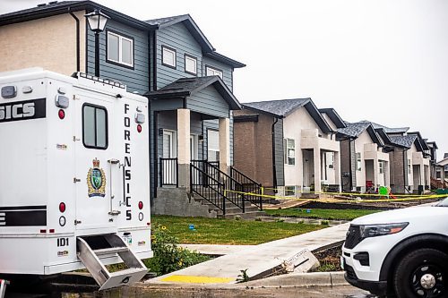 MIKAELA MACKENZIE / WINNIPEG FREE PRESS

Winnipeg Police Services investigates the scene at 234 Hazleton Drive, where Sukhdool Singh Gill was found deceased, on Thursday, Sept. 21, 2023.  For Erik story.
Winnipeg Free Press 2023