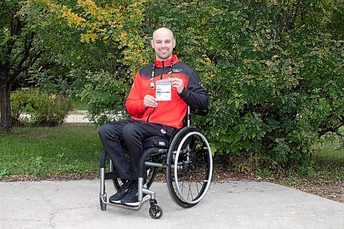 BROOK JONES / WINNIPEG FREE PRESS
Twenty-nine-year-old Lealand Muller represented Canada at the 2023 Invictus Games in D&#xfc;sseldorf, Germany from Sept. 9 to 16. Muller, who is pictured in his front yard at his home in Winnipeg, Man., Thursday, Sept. 21, 2023, competed in hand cycle, discuss and wheelchair basketball. Canada will play host to the 2025 Invictus Game in Vancouver and Whistler. 