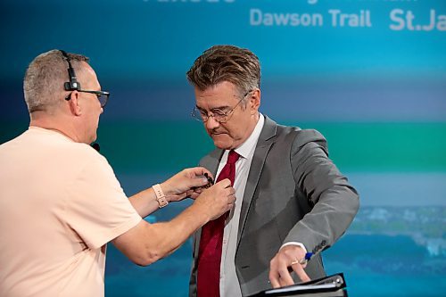 BROOK JONES / WINNIPEG FREE PRESS
CBC employee Jeff Stapleton (left) attaches a clip mic to the tie of Manitoba Liberal Party of Manitoba Leader Dougal Lamont moments before the start of the Manitoba Leaders' Debate hosted by CBC, CTV News and Gloobal News at CBC's Studio 41 in Winnipeg, Man., Thursday, Sept. 21, 2023. Manitobans head to the polls in the Manitoba Provincial Election Tuesday, Oct. 3, 2023. 