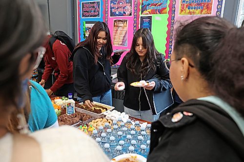 22092023
Students help themselves to food at a fall feast at Sioux Valley High School in Brandon on Friday. The feast was followed by drumming and a round dance. (Tim Smith/The Brandon Sun)