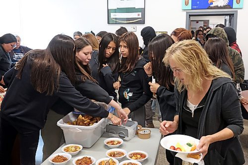 22092023
Students and staff help themselves to food at a fall feast at Sioux Valley High School in Brandon on Friday. The feast was followed by drumming and a round dance. (Tim Smith/The Brandon Sun)