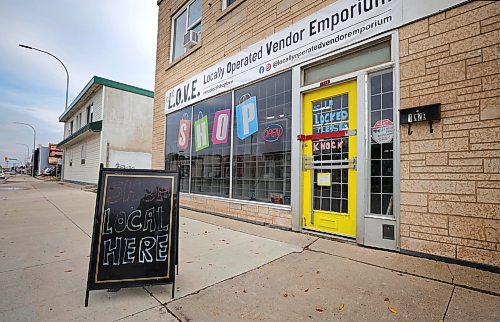 RUTH BONNEVILLE / WINNIPEG FREE PRESS
Amanda Woodard first opened L.O.V.E. in Garden City Shopping Centre during the COVID-19 pandemic then moved to Main Street in January.
