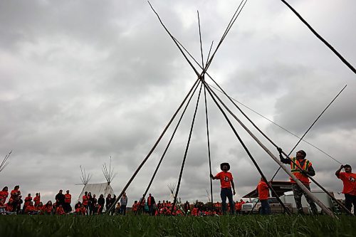 26092022
Groups of attendees watch a demonstration on how to raise a tipi before working together to raise their own during the Tipi Teaching and Raising event at Truth and Reconciliation Week 2023 at the Riverbank Discovery Centre on Tuesday afternoon. A number of events and teachings are happening all week at the Riverbank Discovery Centre as part of TRW 2023.  (Tim Smith/The Brandon Sun)