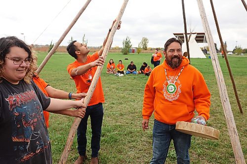 26092022
Jason Gobeil (R) helps lead volunteers in a tipi raising during the Tipi Teaching and Raising event at Truth and Reconciliation Week 2023 at the Riverbank Discovery Centre on Tuesday afternoon. A number of events and teachings are happening all week at the Riverbank Discovery Centre as part of TRW 2023.  (Tim Smith/The Brandon Sun)