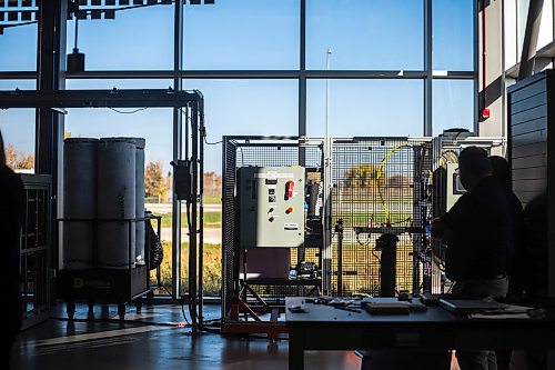 MIKAELA MACKENZIE / WINNIPEG FREE PRESS

The thermo fatigue test bench at the National Research Council of Canada&#x573; new advanced manufacturing facility in Winnipeg on Tuesday, Sept. 26, 2023. For Gabby story.
Winnipeg Free Press 2023.