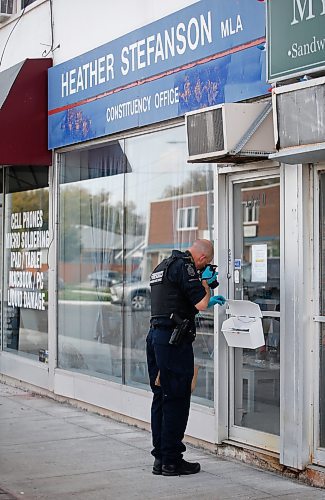 JOHN WOODS / WINNIPEG FREE PRESS
A police officer photographs evidence in a mailbox at the vandalized constituency office of PC leader Heather Stefanson in Winnipeg Tuesday, September 26, 2023. Allegedly vandals had covered the outside of the office with red hands which had been washed off later in the day.

Reporter: ?