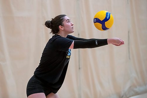 BROOK JONES / WINNIPEG FREE PRESS
University of Manitoba Bisons women's volleyball player six-foot middle Simone Crevier focuses on the volleyball during a team practice. The business student is back on the hard court as she recoveres from injuries. Crevier is recovering from a torn labrum in both of her shoulders. Crevier was pictured at Investors Group Athletic Centre on the Fort Garry Campus at the University of Manitoba in Winnipeg, Man., Tuesday, Sept. 26, 2023.