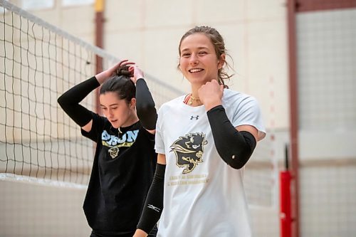 BROOK JONES / WINNIPEG FREE PRESS
University of Manitoba Bisons women's volleyball players five-foot-nine right side hitter Keziah Hoeppner (right) and six-foot middle Simone Crevier (left) and both back on the hard court as they are recovering from injuries. Hoeppner is recovering from a torn ACL and meniscus, whereas, Crevier is recovering from a torn labrum in both of her shoulders. The volleyball duo were pictured at the Investors Group Athletic Centre on the Fort Garry Campus at the University of Manitoba in Winnipeg, Man., Tuesday, Sept. 26, 2023.