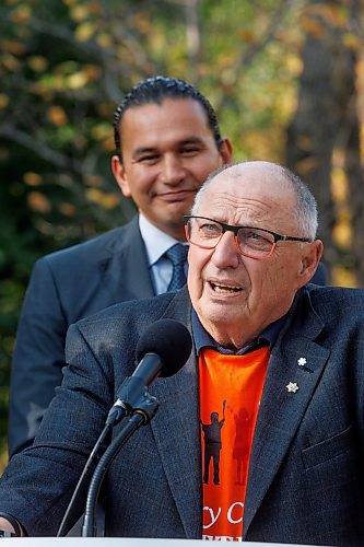 MIKE DEAL / WINNIPEG FREE PRESS
Manitoba NDP leader Web Kinew listens to Dr. Brian Postl speak after announcing during a campaign stop near the entrance to the Niakwa Country Club Wednesday morning that his party is committed &#x201c;to fix Manitoba health care by listening to frontline health leaders and changing the culture within health care in Manitoba.&#x201d; 
230927 - Wednesday, September 27, 2023.