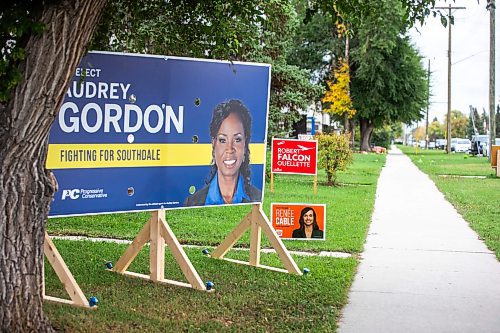 MIKAELA MACKENZIE / WINNIPEG FREE PRESS

Election signage on Elizabeth Road on Wednesday, Sept. 27, 2023. For Maggie story.
Winnipeg Free Press 2023.