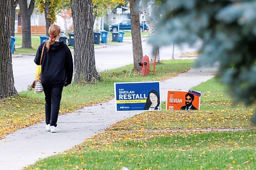 MIKE DEAL / WINNIPEG FREE PRESS
Election signs for PC&#x2019;s Sheilah Restall and NDP&#x2019;s JD Devgan in the MicPhillips riding.
See Maggie Macintosh story 
230928 - Thursday, September 28, 2023.