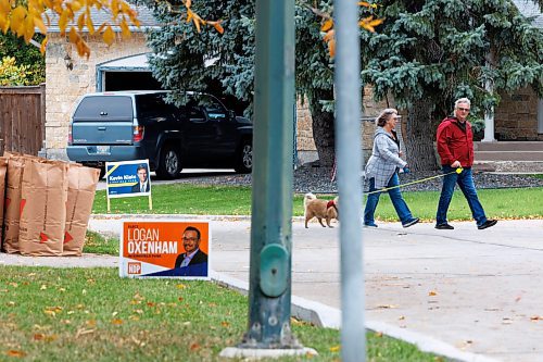 MIKE DEAL / WINNIPEG FREE PRESS
Election signs for PC&#x2019;s Kevin Klein and NDP&#x2019;s Logan Oxenham in the Kirkfield riding.
See Maggie Macintosh story 
230928 - Thursday, September 28, 2023.