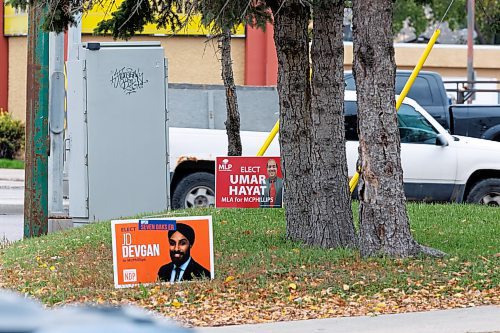 MIKE DEAL / WINNIPEG FREE PRESS
Election signs for Liberal&#x2019;s Umar Hayat and NDP&#x2019;s JD Devgan in the MicPhillips riding.
See Maggie Macintosh story 
230928 - Thursday, September 28, 2023.