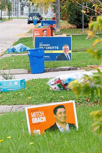 MIKE DEAL / WINNIPEG FREE PRESS
Election signs for PC&#x2019;s Richard Perchotte and NDP&#x2019;s Mitch Obach in the Selkirk riding.
See Maggie Macintosh story 
230928 - Thursday, September 28, 2023.