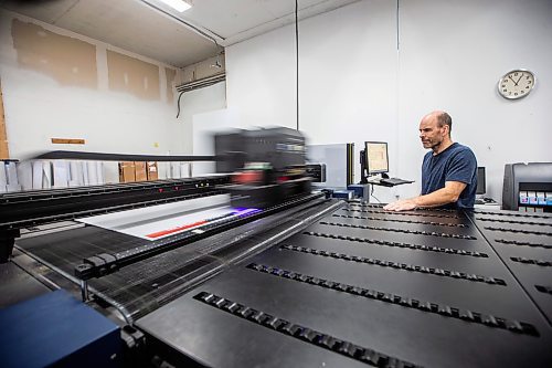 MIKAELA MACKENZIE / WINNIPEG FREE PRESS

Don Gaye, owner of The Sign Source, demonstrates election sign printing on a large flatbed printer in his shop on Thursday, Sept. 28, 2023. For Maggie story.
Winnipeg Free Press 2023.