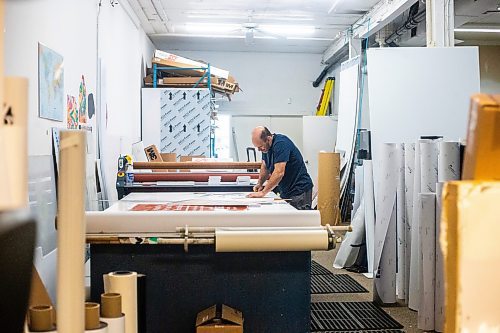 MIKAELA MACKENZIE / WINNIPEG FREE PRESS

Don Gaye, owner of The Sign Source, cuts out signs (destined for Boo in the Zoo) in his shop on Thursday, Sept. 28, 2023. For Maggie story.
Winnipeg Free Press 2023.