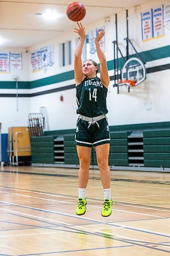 MIKAELA MACKENZIE / WINNIPEG FREE PRESS

Vincent Massey basketball, volleyball, team handball player and shot putter Paige Schatkowsky on Thursday, Sept. 28, 2023. For sports story.
Winnipeg Free Press 2023.