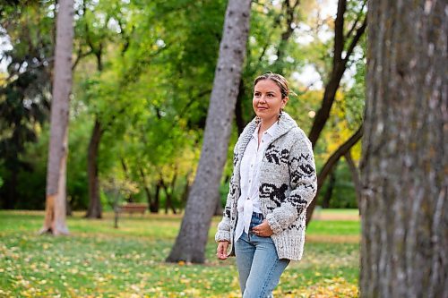 MIKAELA MACKENZIE / WINNIPEG FREE PRESS

Mary Galloway, local filmmaker, at Munson Park on Thursday, Sept. 28, 2023. Her documentary, The Cowichan Sweater, Our Knitted Legacy, is being released next week. For Randall King story.
Winnipeg Free Press 2023.