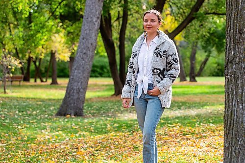 MIKAELA MACKENZIE / WINNIPEG FREE PRESS

Mary Galloway, local filmmaker, at Munson Park on Thursday, Sept. 28, 2023. Her documentary, The Cowichan Sweater, Our Knitted Legacy, is being released next week. For Randall King story.
Winnipeg Free Press 2023.