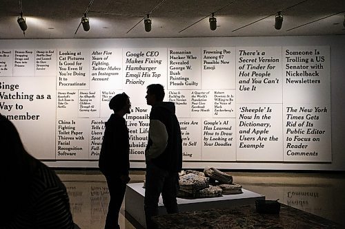 MIKAELA MACKENZIE / WINNIPEG FREE PRESS

Sebastien Ariesson (left) and Jeffrey Ruus take a look at the Headlines exhibit at The Winnipeg Art Gallery on Friday, Sept. 29, 2023. Standup.
Winnipeg Free Press 2023.