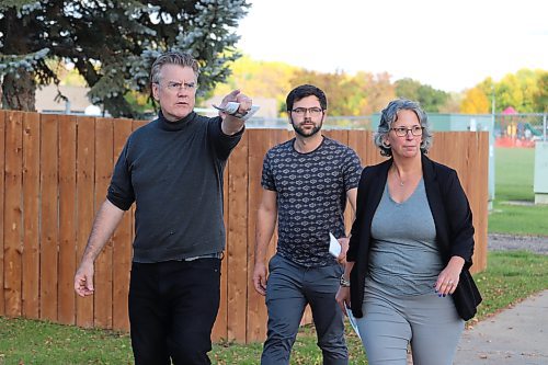Spruce Woods Liberal candidate Michelle Budiwski, right, goes door-knocking on Kirkcaldy Drive this past Monday afternoon alongside provincial party leader Dougald Lamont, left, and director of communications Colin Roy. (Kyle Darbyson/The Brandon Sun)