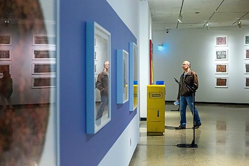 MIKAELA MACKENZIE / WINNIPEG FREE PRESS

Sergio Camorlinga takes a look at the Headlines exhibit at The Winnipeg Art Gallery on Friday, Sept. 29, 2023. Standup.
Winnipeg Free Press 2023.