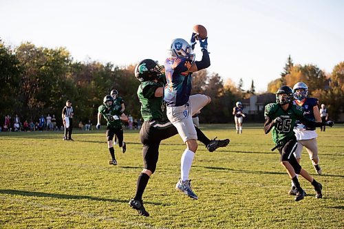 BROOK JONES / WINNIPEG FREE PRESS
Oak Park Raiders' Marcus Zaluski (right) goes up for the football, while Vincent Massey Trojans defensive back Stephen Wole tries for the interception during the third quarter in AAAA Varsity Boys Winnipeg High School Football League action at &#xc9;cole Secondaire Oak Park High School in Winnipeg, Man., Friday, Sept. 29, 2023. The Raiders football team wore special Truth and Reconciliation jerseys designed by its players for their tilt against the Institut Coll&#xe9;gial Vincent Massey Collegiate Trojans. The Raiders earned a 40-0 victory over the Trojans.