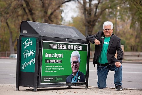 BROOK JONES / WINNIPEG FREE PRESS
Dennis Bayomi, who is a Green Party of Manitoba candidate for Kickfield Park, stands next to one of his campaign signs, which is attached to a recycling bin next to the Deer Lodge Centre in Winnipeg, Man., Sunday, Oct. 1, 2023. Bayomi decided not to use lawn signs for his election campaign to be more environmentally friendly.