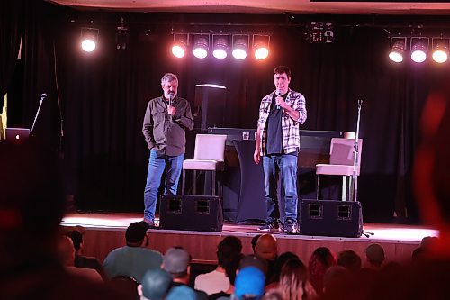 Comedians Kenny Hotz and Spencer Rice exchange insults on stage at Houstons nightclub Friday evening. The pair are currently embarking on a Canadian tour to celebrate the 20th anniversary of their popular TV show "Kenny vs. Spenny." (Kyle Darbyson/The Brandon Sun)
