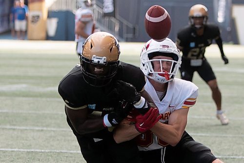 BROOK JONES / WINNIPEG FREE PRESS
The University of Manitoba Bison host the University of Calgary Dinos at IG Field in Winnipeg, Man., Sunday, Oct. 1, 2023. The Bisons earned a 34-21 victory over the Dinos. 