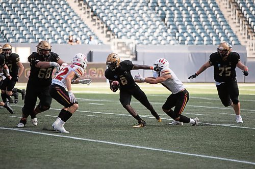 BROOK JONES / WINNIPEG FREE PRESS
The University of Manitoba Bison host the University of Calgary Dinos at IG Field in Winnipeg, Man., Sunday, Oct. 1, 2023. The Bisons earned a 34-21 victory over the Dinos.