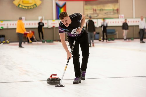 BROOK JONES / WINNIPEG FREE PRESS
Keystone Curling is celebrating 31 teams this season. The league, which is made up of LGBT2SQ+ and gender, sexually and romantically diverse people curl at the Granite Curling Club. The league kicked off its 2023-2023 season Sunday, Oct. 1, 2023. Pictured: Ryan Miller. sweeps ahead of the curling rock during the opening game of the 2023-2023 season. 
