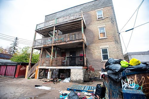 MIKAELA MACKENZIE / WINNIPEG FREE PRESS

Fire damage on the fire escape of 583 Furby Street on Monday, Oct. 2, 2023. For Tyler story.
Winnipeg Free Press 2023.