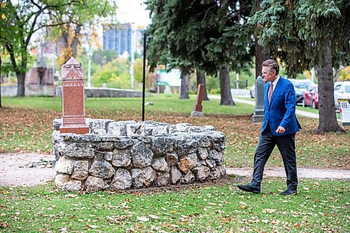 MIKAELA MACKENZIE / WINNIPEG FREE PRESS

Dougald Lamont visits Louis Riel&#x573; grave before making a campaign announcement at the St. Boniface Cathedral on Monday, Oct. 2, 2023. For Carol story.
Winnipeg Free Press 2023.