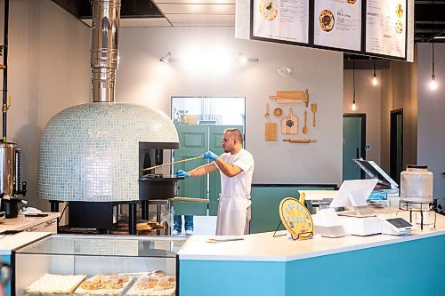 MIKAELA MACKENZIE / WINNIPEG FREE PRESS

Mohamad Yassin, chef, bakes flatbreads at Winnibakes on Monday, Oct. 2, 2023. For Eva story.
Winnipeg Free Press 2023.