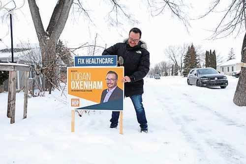 RUTH BONNEVILLE / WINNIPEG FREE PRESS 

LOCAL - NDP candidate Oxenham

NDP candidate Logan Oxenham,  puts a sign into the ground on supporters property on Aldine street for the upcoming Kirkfield park election, Friday. 

Nov 18th, 2022