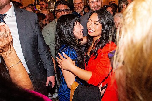 MIKAELA MACKENZIE / WINNIPEG FREE PRESS

Winning Radisson candidate Jelynn Dela Cruz hugs Leah Gazan at the NDP party headquarters at the Fort Garry Hotel on Tuesday, Oct. 3, 2023. For election story.
Winnipeg Free Press 2023.