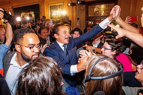 MIKAELA MACKENZIE / WINNIPEG FREE PRESS

NDP leader and new premier Wab Kinew walks into the NDP party headquarters at the Fort Garry Hotel on Tuesday, Oct. 3, 2023. For election story.
Winnipeg Free Press 2023.