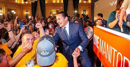 MIKAELA MACKENZIE / WINNIPEG FREE PRESS

NDP leader and new premier Wab Kinew walks into the NDP party headquarters at the Fort Garry Hotel on Tuesday, Oct. 3, 2023. For election story.
Winnipeg Free Press 2023.