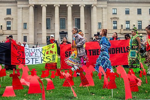 MIKAELA MACKENZIE / WINNIPEG FREE PRESS

Folks jingle dance at the Manitoba Legislative Building for National Day of Action for Missing and Murdered Indigenous Women, Girls and Gender Diverse People on Wednesday, Oct. 4, 2023.
Winnipeg Free Press 2023.
