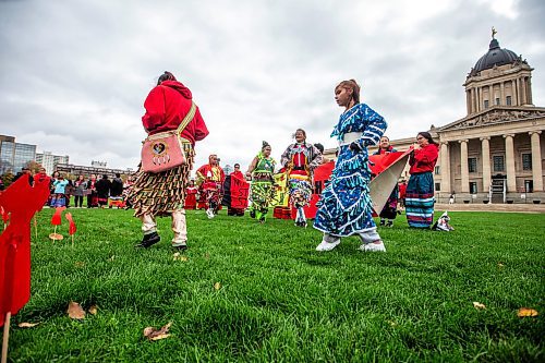 MIKAELA MACKENZIE / WINNIPEG FREE PRESS

Folks jingle dance at the Manitoba Legislative Building for National Day of Action for Missing and Murdered Indigenous Women, Girls and Gender Diverse People on Wednesday, Oct. 4, 2023.
Winnipeg Free Press 2023.