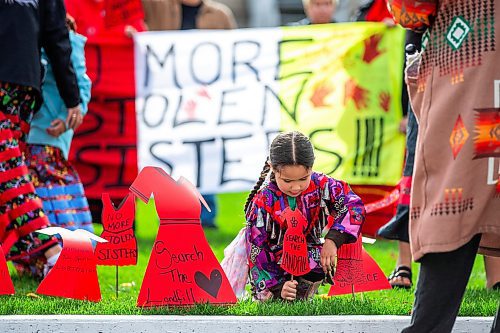 MIKAELA MACKENZIE / WINNIPEG FREE PRESS

London Scutchings (five) puts red dress signs into the grass at the Manitoba Legislative Building for National Day of Action for Missing and Murdered Indigenous Women, Girls and Gender Diverse People on Wednesday, Oct. 4, 2023.
Winnipeg Free Press 2023.