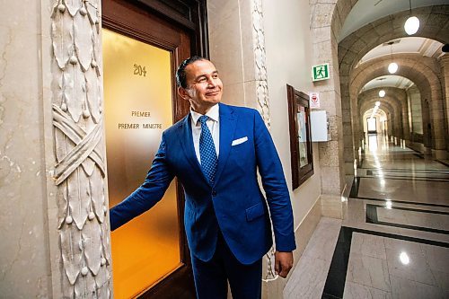 MIKAELA MACKENZIE / WINNIPEG FREE PRESS

Premier designate Wab Kinew walks into the premier&#x2019;s office to meet with outgoing premier Heather Stefanson at the Manitoba Legislative Building on Thursday, Oct. 5, 2023. For Danielle story.
Winnipeg Free Press 2023.