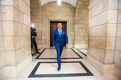 MIKAELA MACKENZIE / WINNIPEG FREE PRESS

Premier designate Wab Kinew walks out from the premier&#x573; office after meeting with outgoing premier Heather Stefanson at the Manitoba Legislative Building on Thursday, Oct. 5, 2023. For Danielle story.
Winnipeg Free Press 2023.