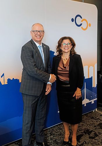 MIKE DEAL / WINNIPEG FREE PRESS
Jeannette Montufar-MacKay is sworn in by Winnipeg&#x2019;s Mayor, Scott Gillingham, as the new chair of the Winnipeg Chamber of Commerce&#x2019;s Board of Directors during the organizations annual general meeting.
See Gabby story
231005 - Thursday, October 05, 2023.