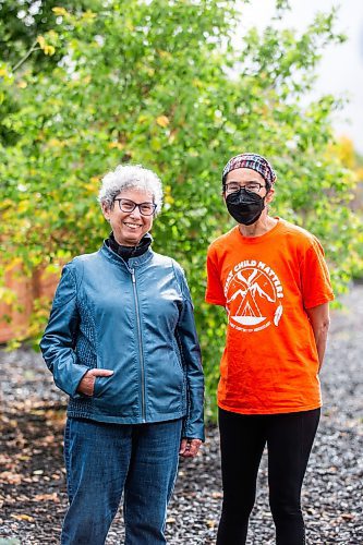 MIKAELA MACKENZIE / WINNIPEG FREE PRESS

Charleen Frenette (left) and Myrna Donald, who volunteer with United for Literacy, in Winnipeg on Friday, Oct. 6, 2023. For Aaron Epp story.
Winnipeg Free Press 2023.